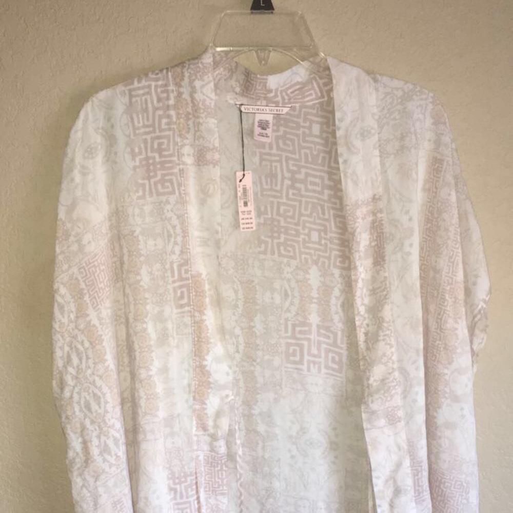 BRAND NEW Victoria’s Secret Kimono